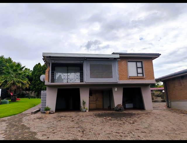 4 BEDROOM TOWNHOUSE FOR SALE IN THREE RIVERS EAST
